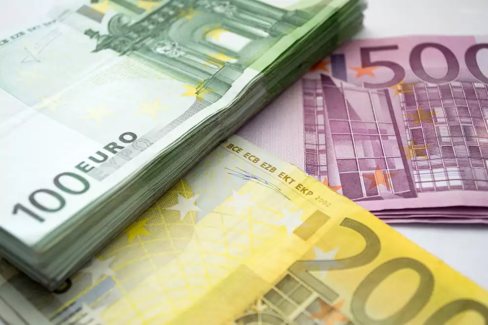 44 Eur To Czk